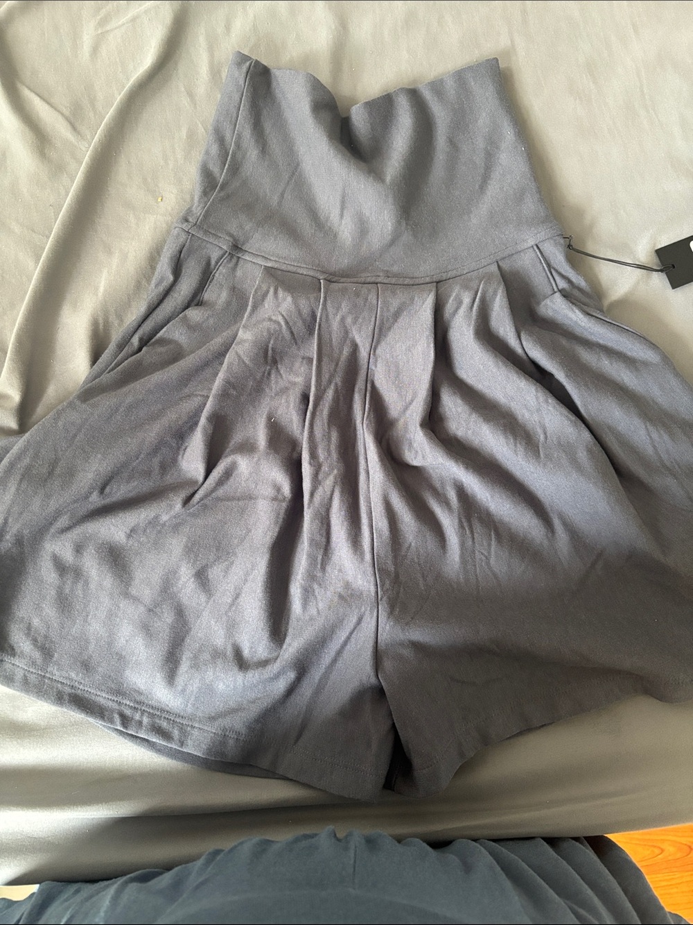 High-Waist Pleated Women's Shorts — Gray